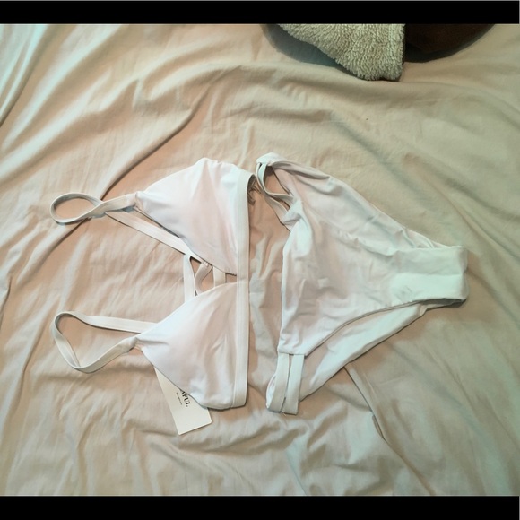 Bikini - Picture 2 of 3